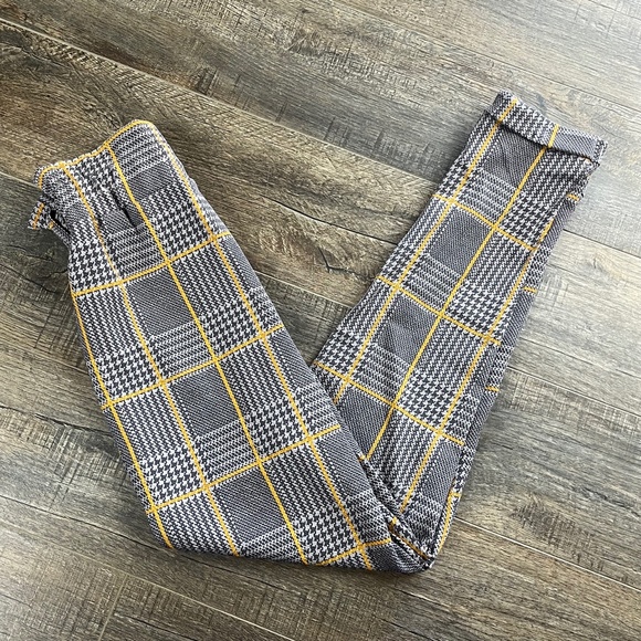 Boohoo Gray & Yellow Plaid Slacks Pants ((size 4)) - Picture 3 of 6